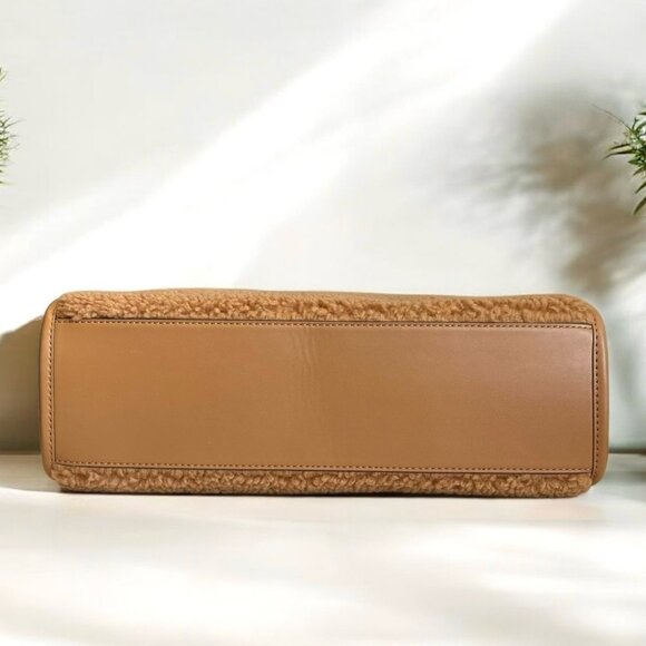 NWT Michael Kors Tote - Picture 4 of 8